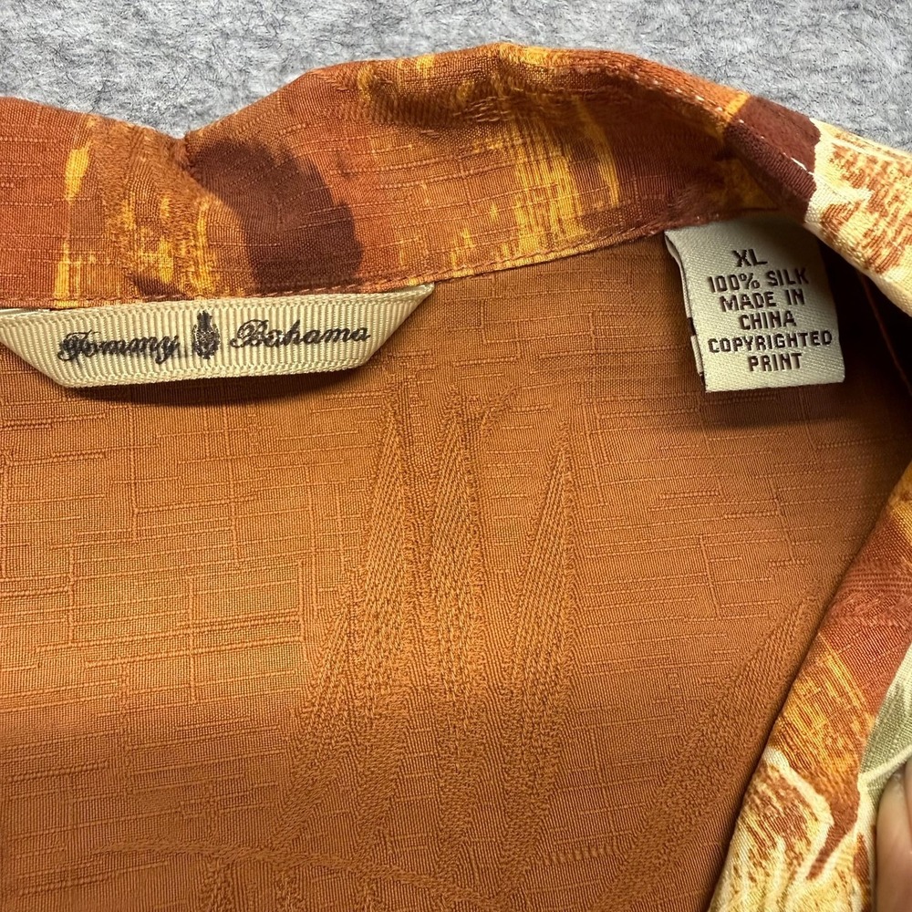 Tommy Bahama Button-Up Men XL Floral Silk Brown Hawaiian. English. SEO. - Picture 2 of 10